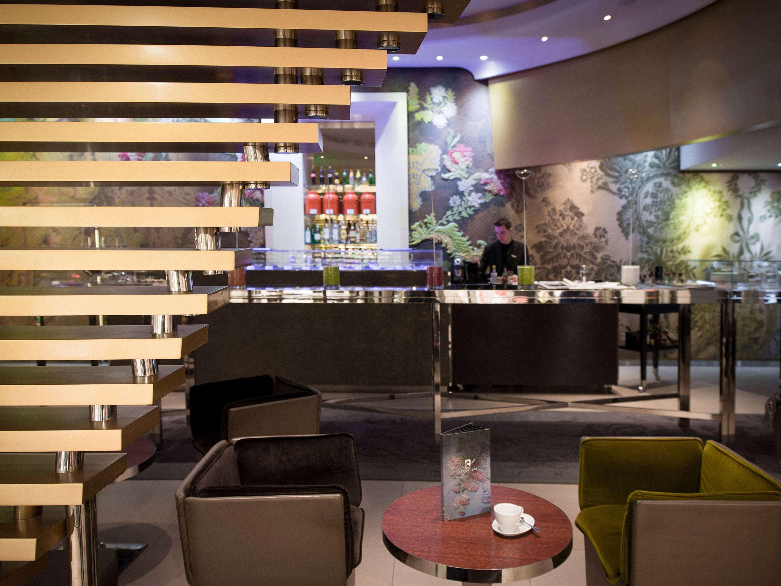 Готель Sofitel Lyon Bellecour Екстер'єр фото The lounge at the airport