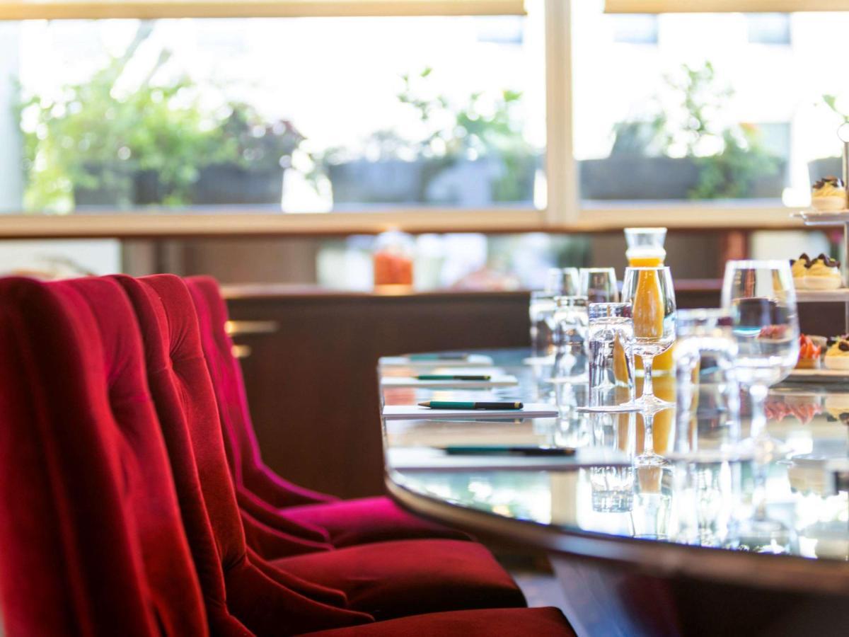 Готель Sofitel Lyon Bellecour Екстер'єр фото The lounge at the airport
