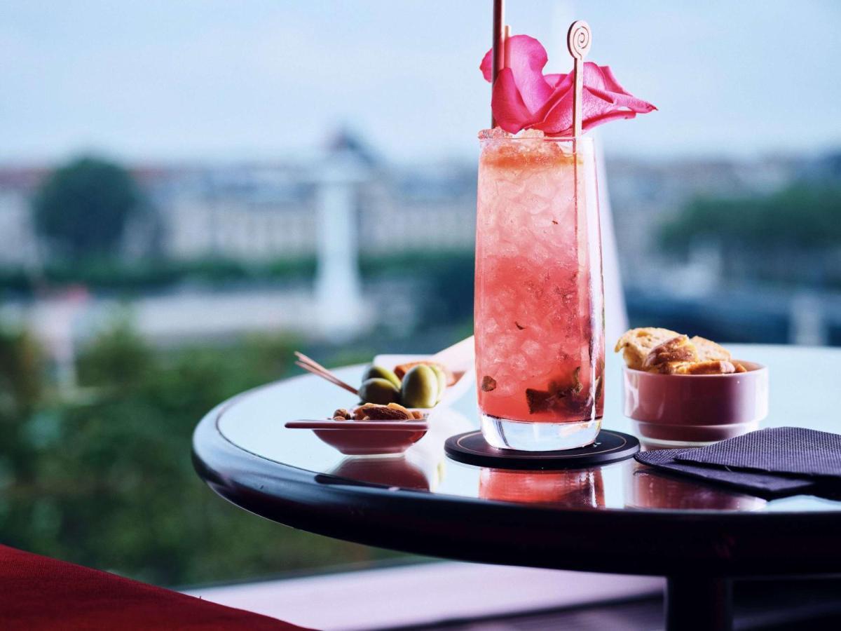 Готель Sofitel Lyon Bellecour Екстер'єр фото A French 75