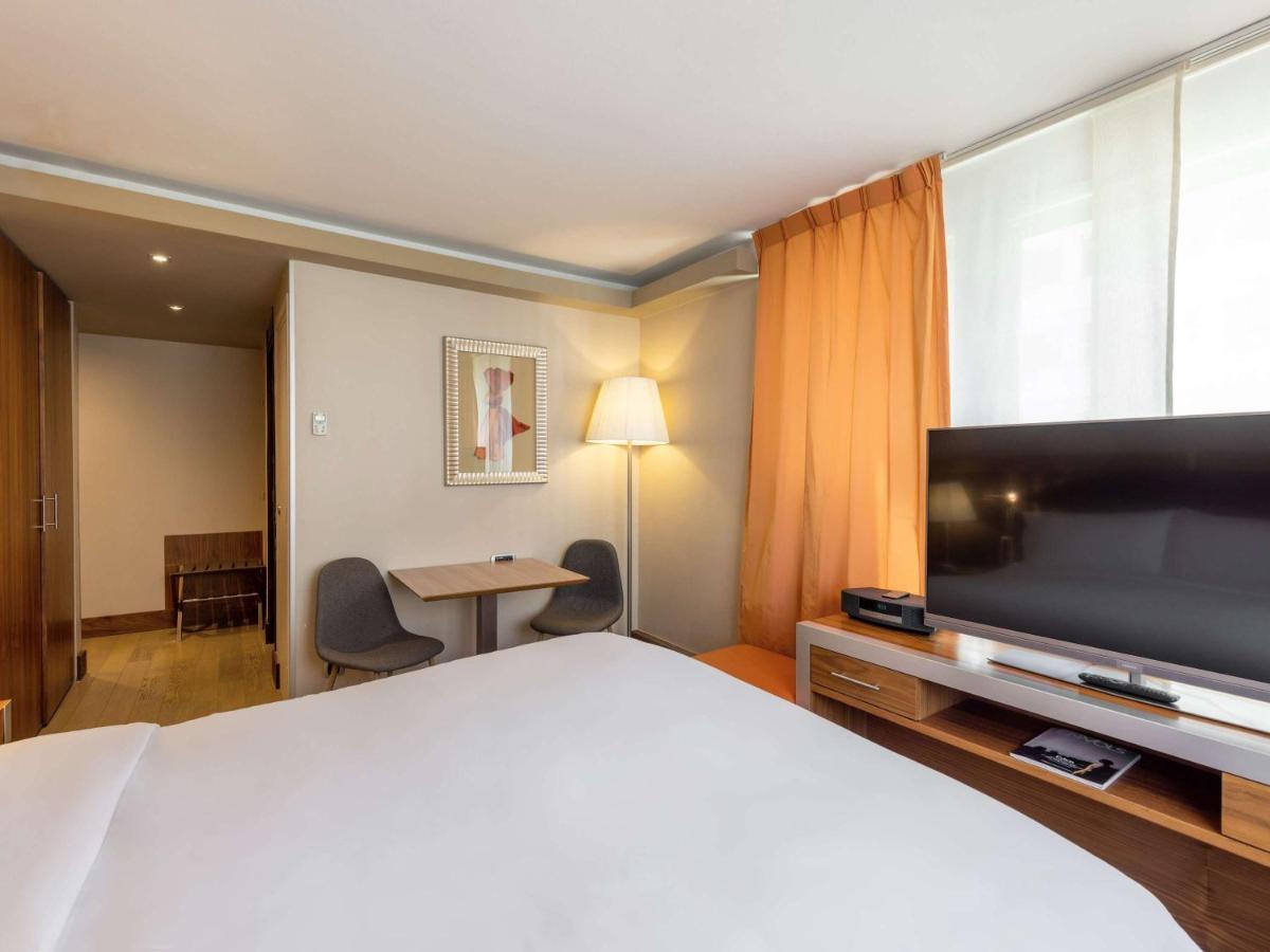 Готель Sofitel Lyon Bellecour Екстер'єр фото A room at the hotel