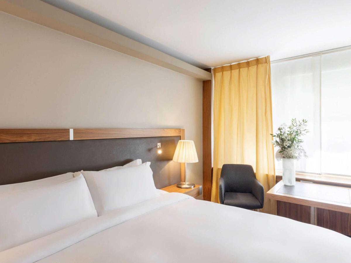 Готель Sofitel Lyon Bellecour Екстер'єр фото A room at the hotel
