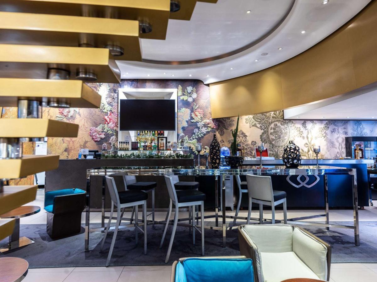 Готель Sofitel Lyon Bellecour Екстер'єр фото The bar at the lounge