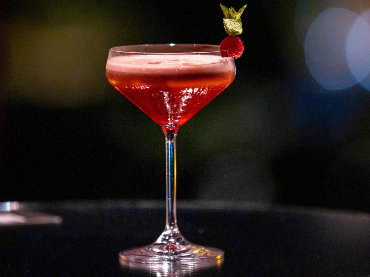 Готель Sofitel Lyon Bellecour Екстер'єр фото A Clover Club cocktail