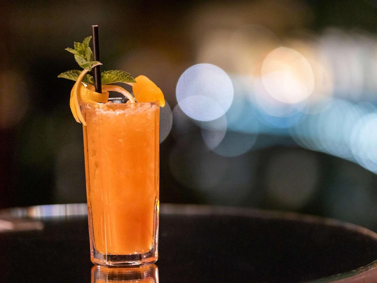 Готель Sofitel Lyon Bellecour Екстер'єр фото A screwdriver cocktail