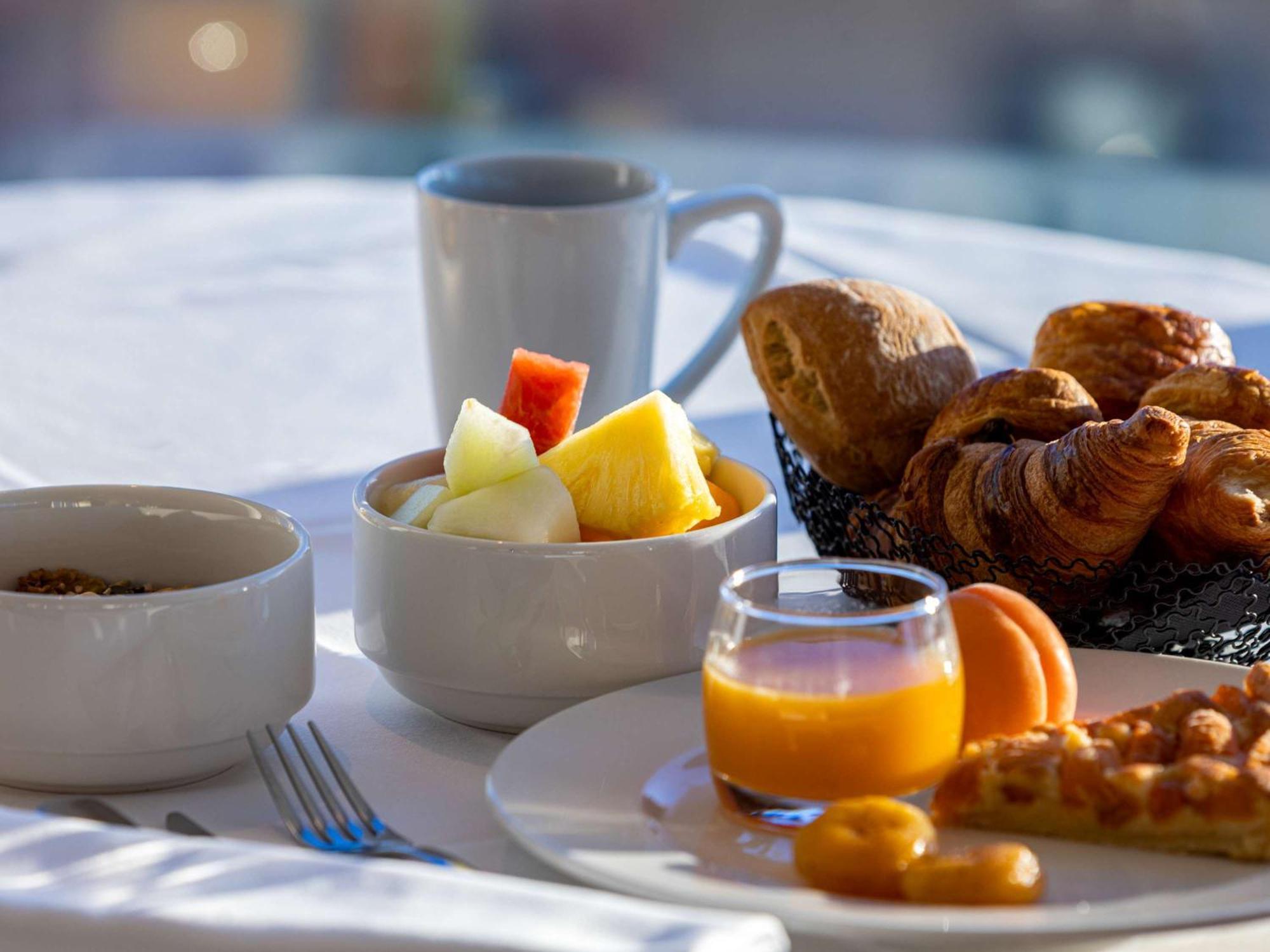 Готель Sofitel Lyon Bellecour Екстер'єр фото A continental breakfast