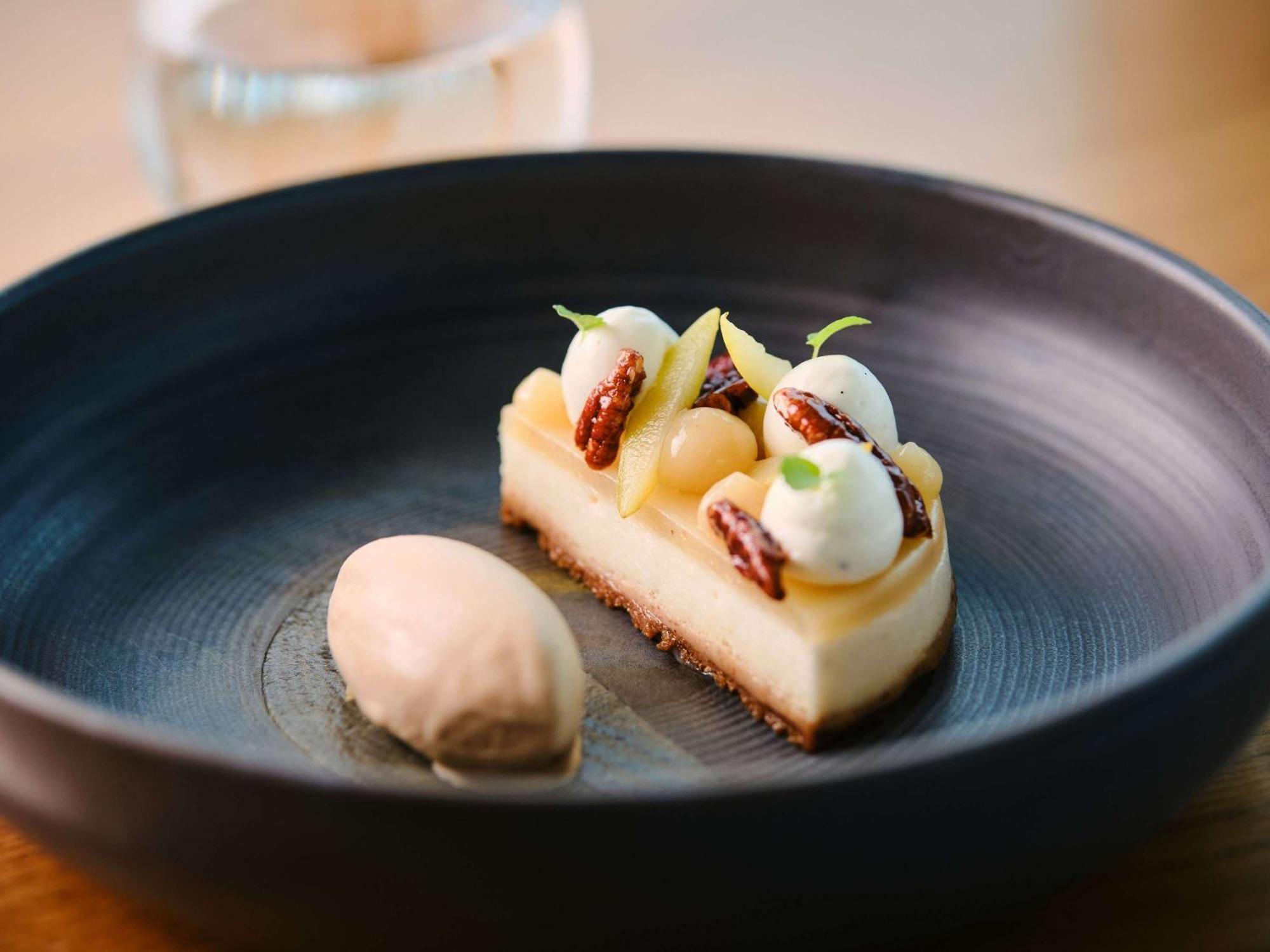 Готель Sofitel Lyon Bellecour Екстер'єр фото A cheesecake