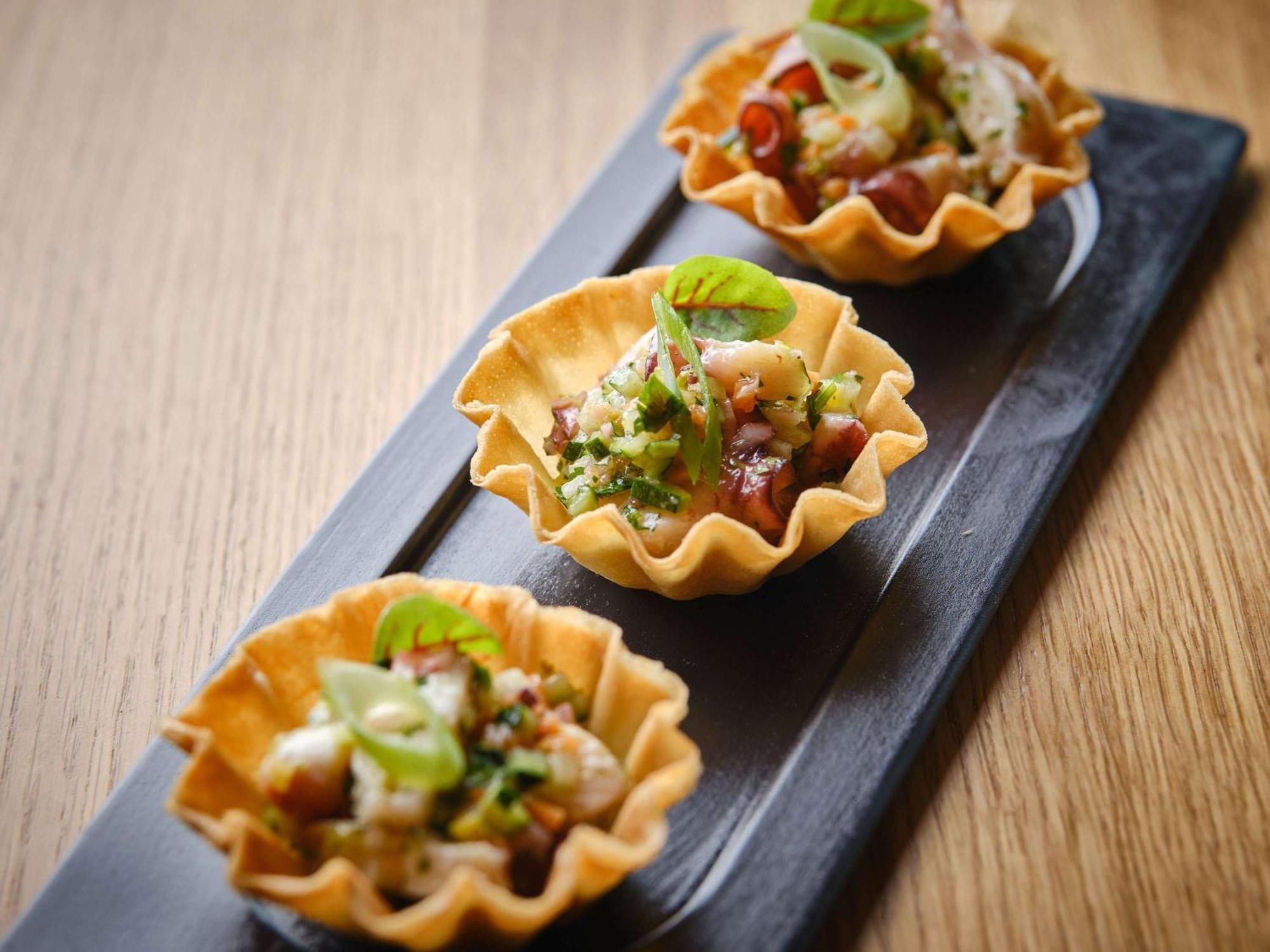 Готель Sofitel Lyon Bellecour Екстер'єр фото A prawn and avocado salad served in a pastry bowl